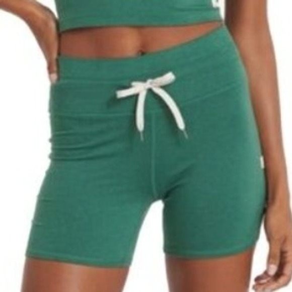 Vuori Pants - Vuori Women's Medium Green Halo Vintage Drawstring High Waist Shorts Athletic